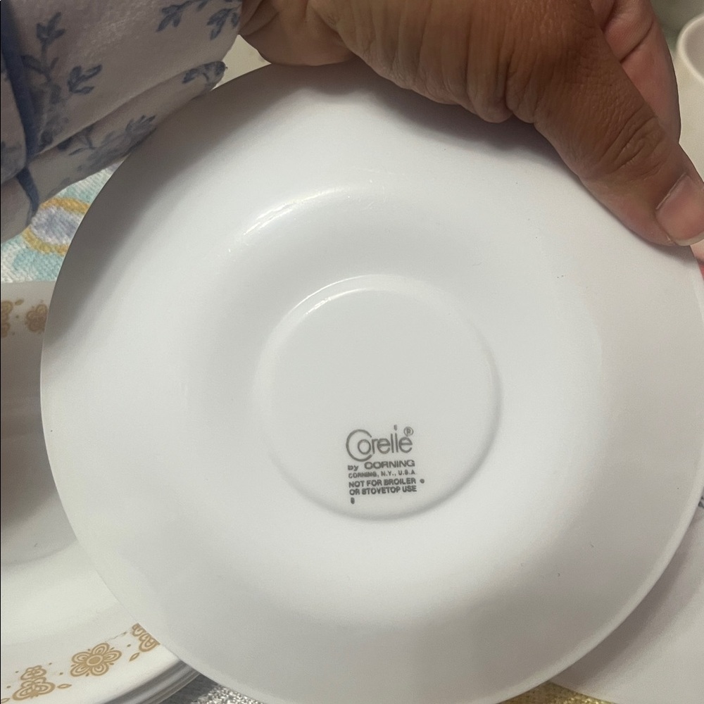 Vintage, 7 Corelle Livingware 6" Plates Butterfly Gold - Vintage - Picture 4 of 4